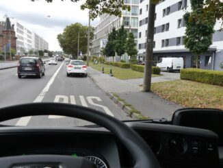 Frontkameras in Wiesbadener Bussen dokumentieren Falschparker