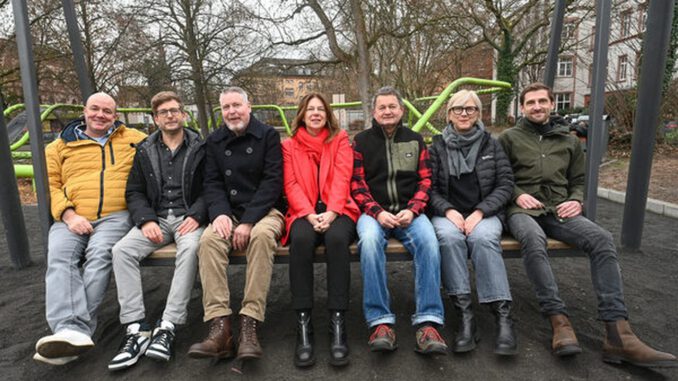 Hollywoodschaukel auf dem Schulberg bietet neuen Aussichtspunkt über Wiesbadens Innenstadt Hollywoodschaukel auf dem Schulberg bietet neuen Aussichtspunkt über Wiesbadens Innenstadt