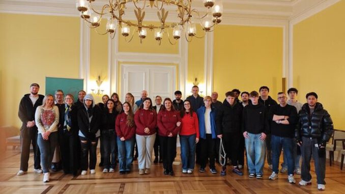 Jugendliche aus Deutschland, Slowenien und Portugal erarbeiten Medienprojekte bei Begegnung in Wiesbaden Jugendliche aus Deutschland, Slowenien und Portugal erarbeiten Medienprojekte bei Begegnung in Wiesbaden
