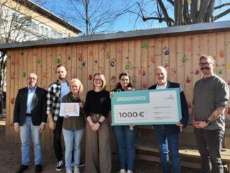 Kita Europaviertel bekommt 1000 Euro und Holzroboter für Ausbau des MINT Labors