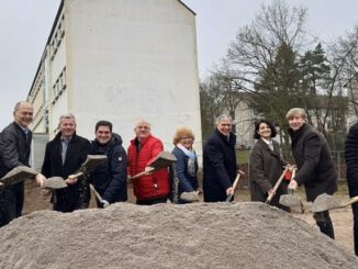 Kohlheckschule wird erweitert: Neubau mit Mensa, Ganztag und Doppelsporthalle startet