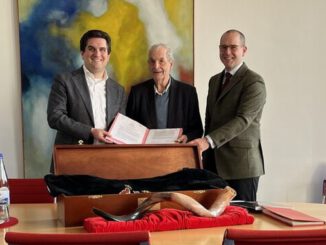 Manfred Beilharz übergibt umfangreichen Theaternachlass an Stadtarchiv Wiesbaden