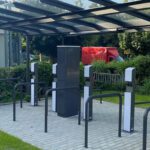 Überdachte Fahrradstation am Elsässer Platz bietet Ladeinfrastruktur und Service für 30 Räder