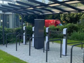 Überdachte Fahrradstation am Elsässer Platz bietet Ladeinfrastruktur und Service für 30 Räder