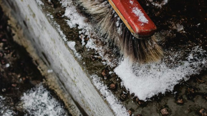 Walluf bittet Anwohner um Räumen und Streuen auf Gehwegen im Winter