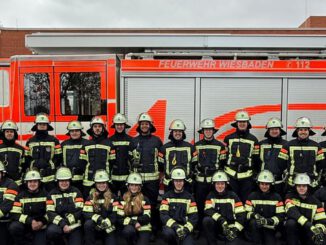 Wiederaufnahme der Grundausbildung in Wiesbaden nach Ausbilderengpass: 23 Teilnehmer bestanden