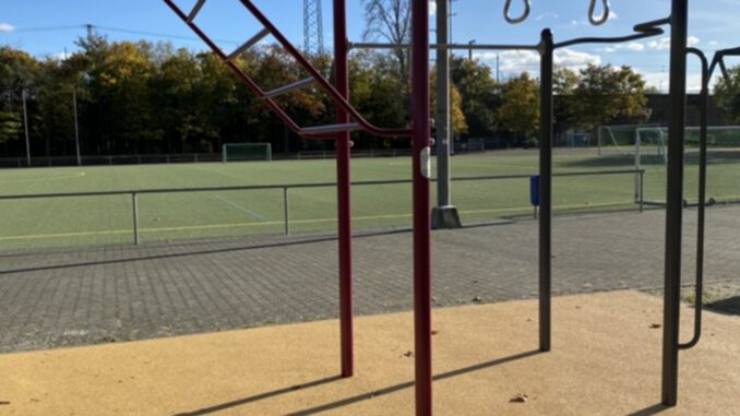 Wiesbaden eröffnet Calisthenics Station und öffentlichen Basketballkorb in Amöneburg