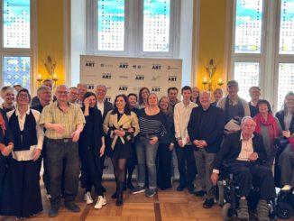 Wiesbaden startet inklusives Kunstprojekt mit Künstler-Tandems und Auktion bei Christie's